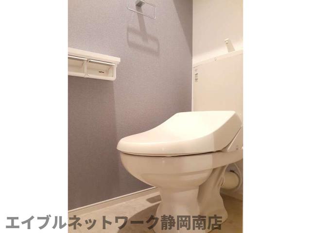 トイレ　清潔感のあるトイレです