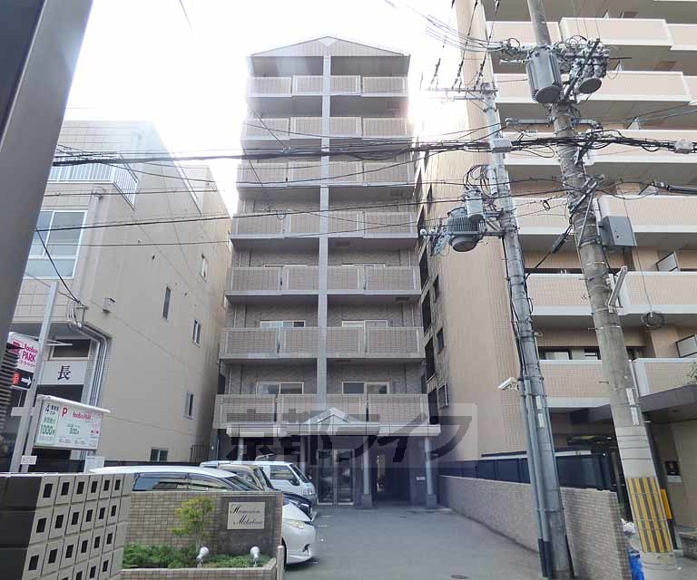 京都市下京区杉屋町のマンションの建物外観