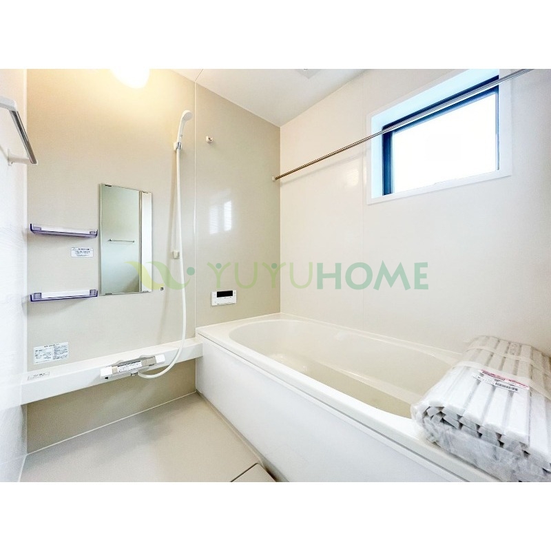 バス・シャワールーム　お風呂は足を延ばしてゆったりとくつろげます。