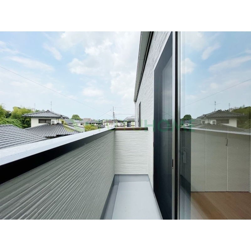 バルコニー　陽当たりがいいため洗濯物も乾きやすいです。