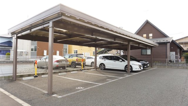 【盛岡市下太田下川原築8年の駐車場】