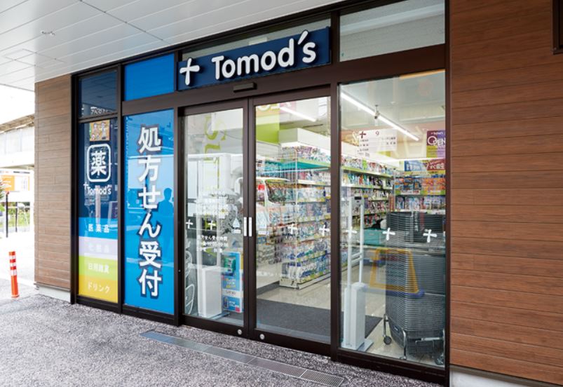 ドラックストア　トモズEQUIA曳舟店（ドラッグストア）まで598m