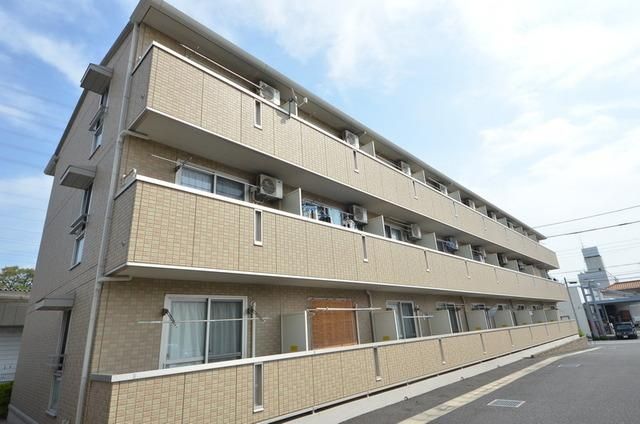 八王子市高倉町のアパートの建物外観