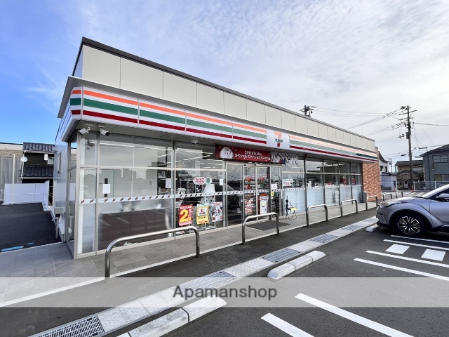 コンビニ　セブンイレブン（コンビニ）まで730m