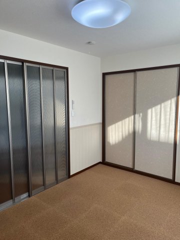 居室・リビング　南側洋室