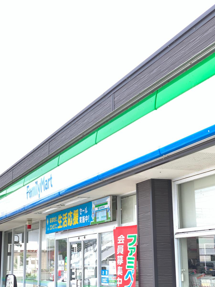 コンビニ　ファミリーマート 西条小松新屋敷店（コンビニ）まで389m