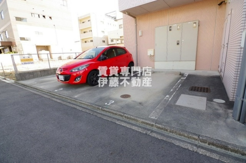 【名古屋市北区平手町のマンションの駐車場】