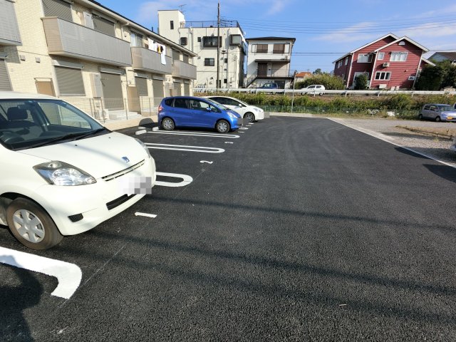 【印旛郡酒々井町中川のアパートの駐車場】