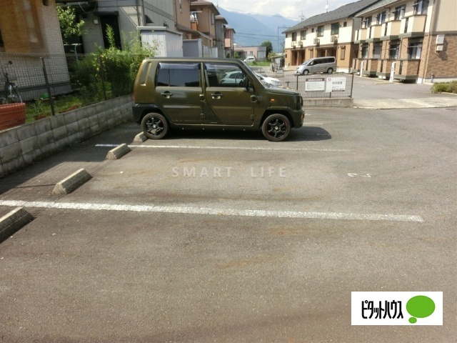 【大津市和邇高城のアパートの駐車場】