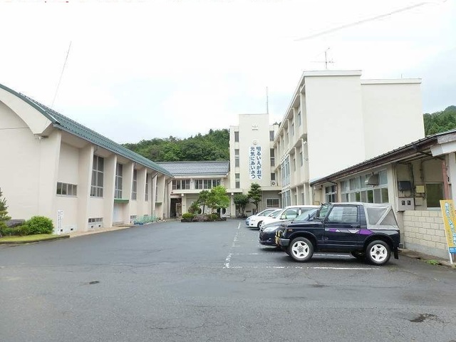 【鳥取市用瀬町鷹狩のアパートの小学校】