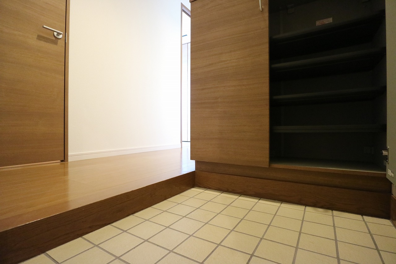 玄関　シューズボックス完備でスッキリした玄関