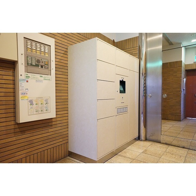 エントランス　宅配ボックス