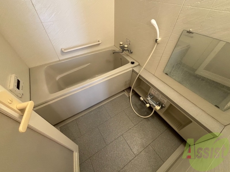 バス・シャワールーム　バスルームはこちらです。広々としてゆったり休めます。