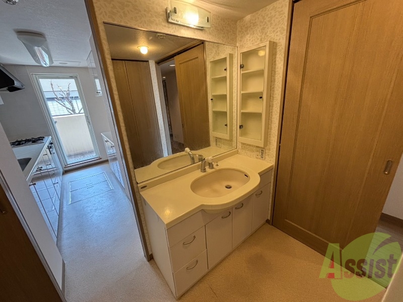 洗面設備　洗面台は独立していて使いやすそうですね。