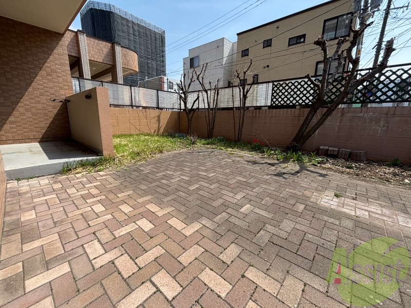 バルコニー　バルコニーは幅があり、広い印象を受けました。