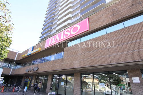 コンビニ　ダイソー谷塚駅前店（コンビニ）まで482m