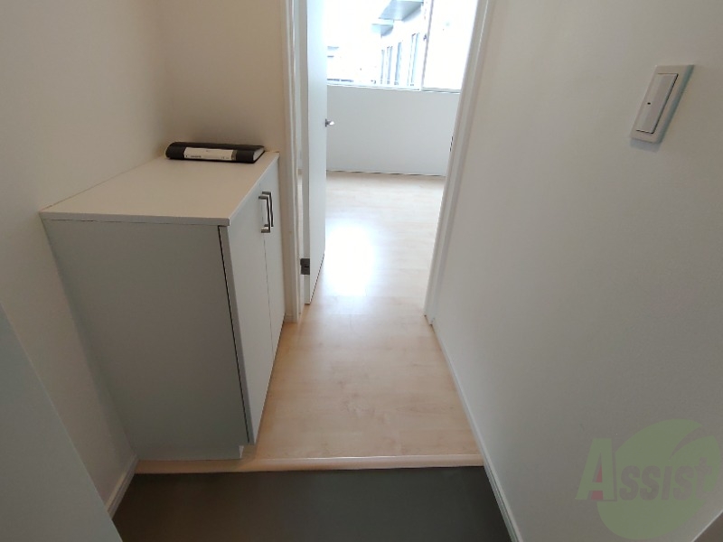 玄関　玄関からの様子です。綺麗なフローリングが広がっています。