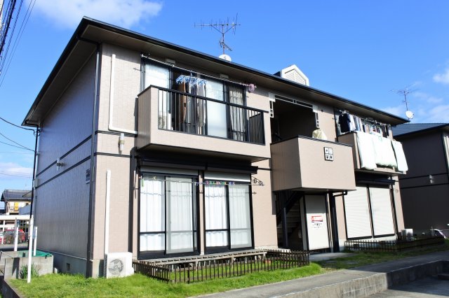 建物外観　日当たり良好で全室角部屋です♪