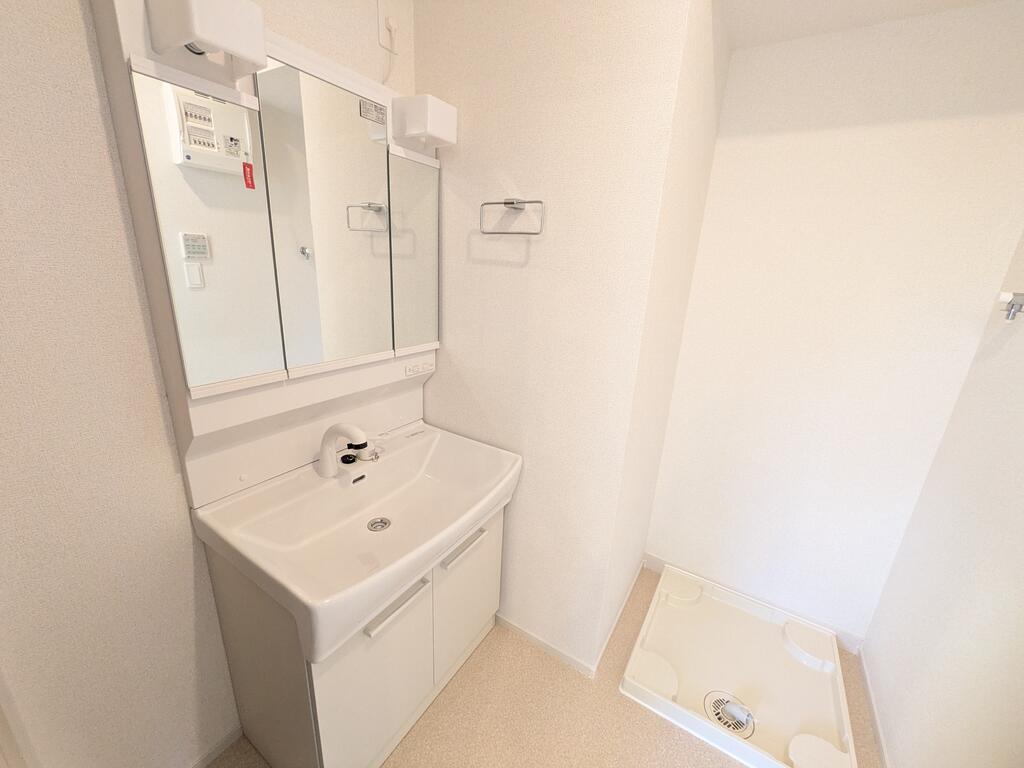 洗面設備　忙しい朝にうれしい洗髪洗面化粧台付♪