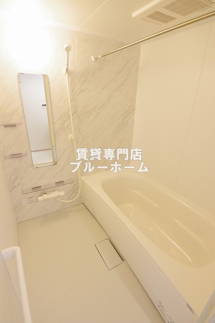 バス・シャワールーム　追い焚き・浴室乾燥付きの1坪サイズバス！