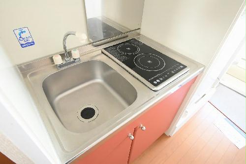 キッチン　現状優先。設置は現地と異なる可能性があります。