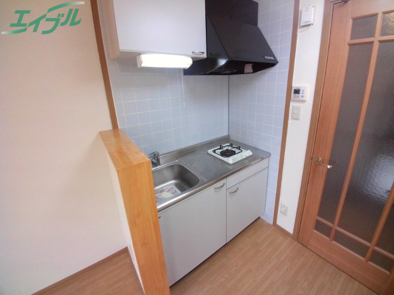 キッチン　別部屋反転画像参考