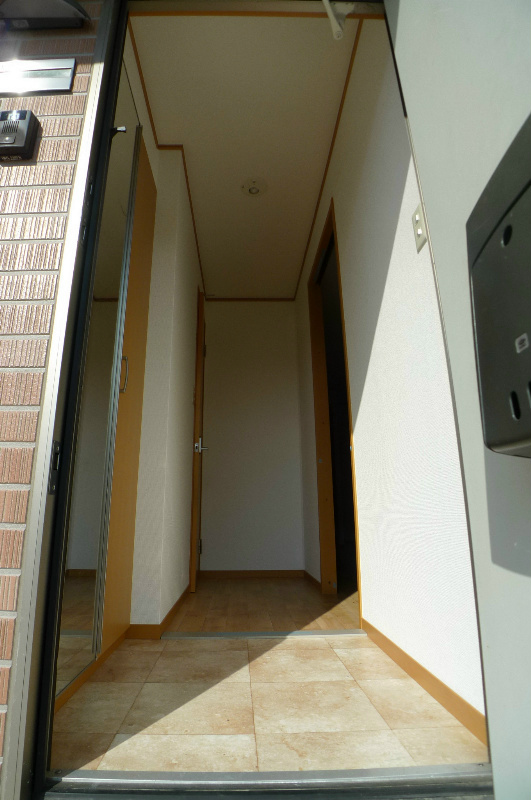 玄関　写真は別室