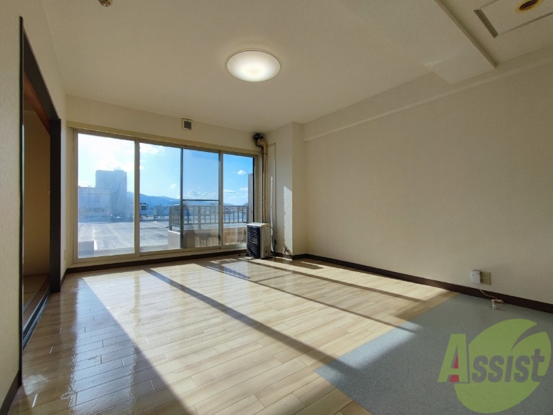 居室・リビング　広くてキレイなお部屋が広がっていて、充実した生活が送れそう。