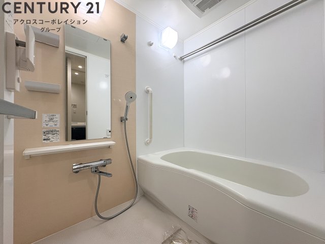 バス・シャワールーム　浴室換気乾燥機付きのお風呂です