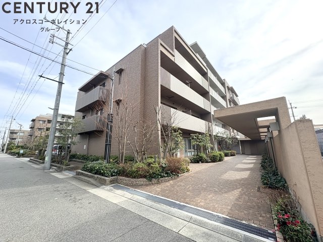 建物外観　宅配ボックス付きで不在時にも便利