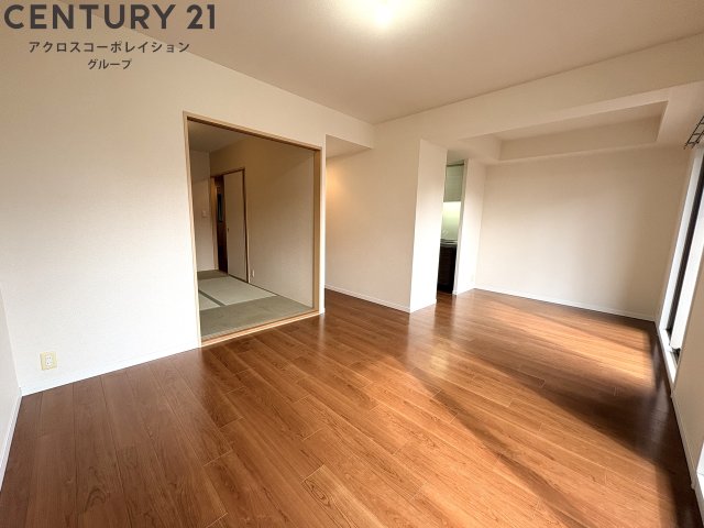 居室・リビング　南向きの明るいリビングです