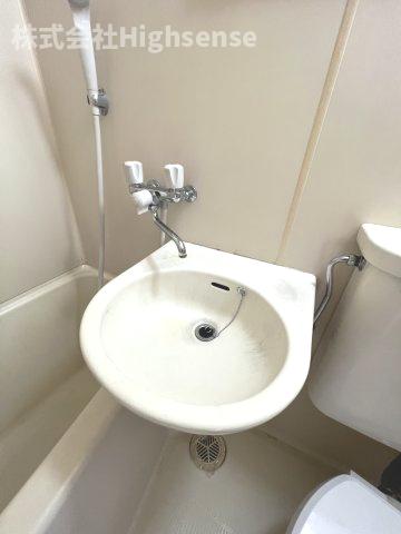 洗面設備　明るい洗面所です