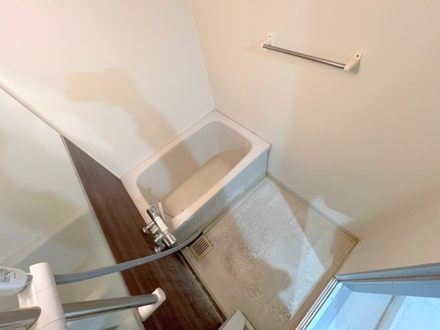 バス・シャワールーム　広めのお風呂は一日の疲れを癒してくれます。