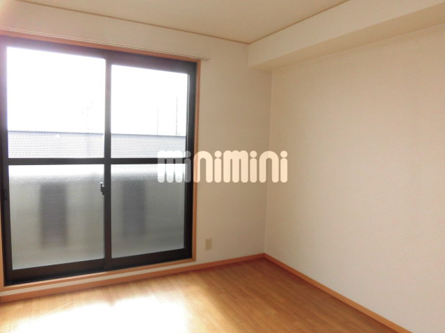 その他　明るい洋間です。