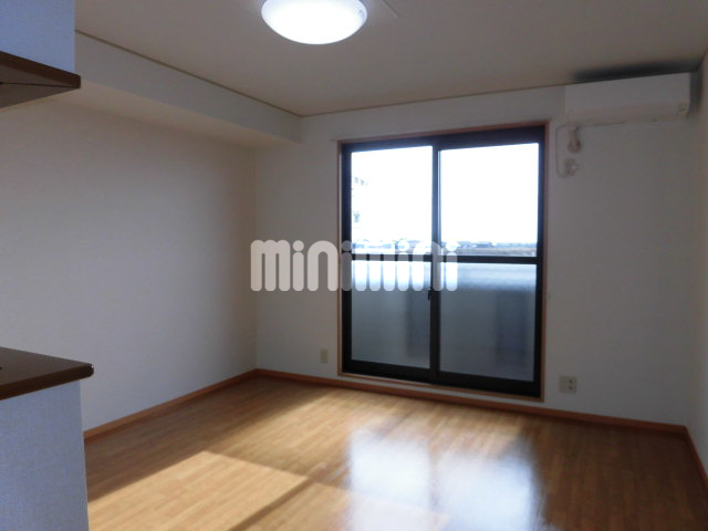 居室・リビング　広いキッチンスペース。