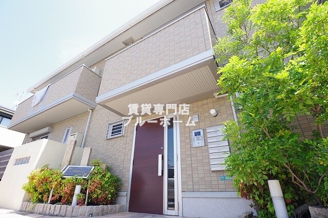 建物外観　2012年建築の軽量鉄骨造の建物です！