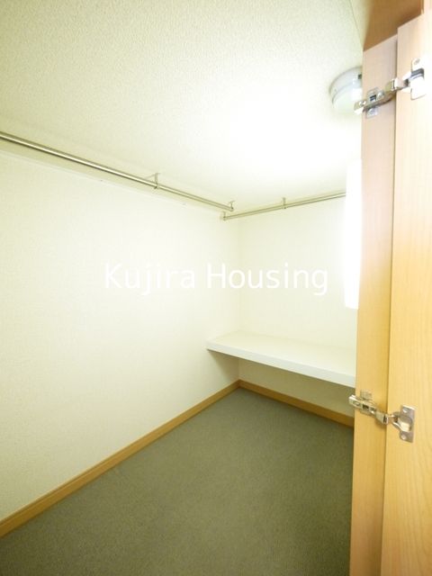 収納　ベッドの下は広々収納♪