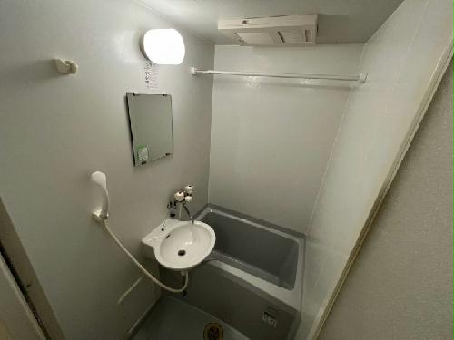 バス・シャワールーム　同タイプの物件写真です。