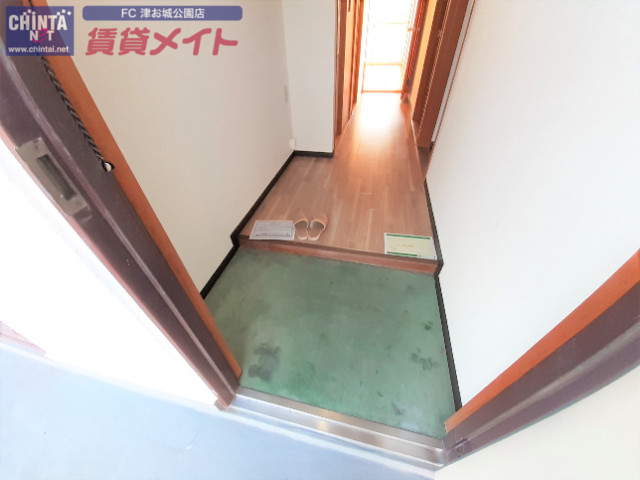 玄関　同物件別部屋写真