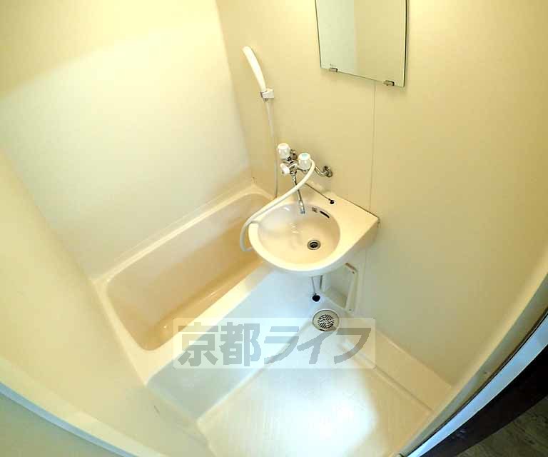 バス・シャワールーム　とても綺麗です。