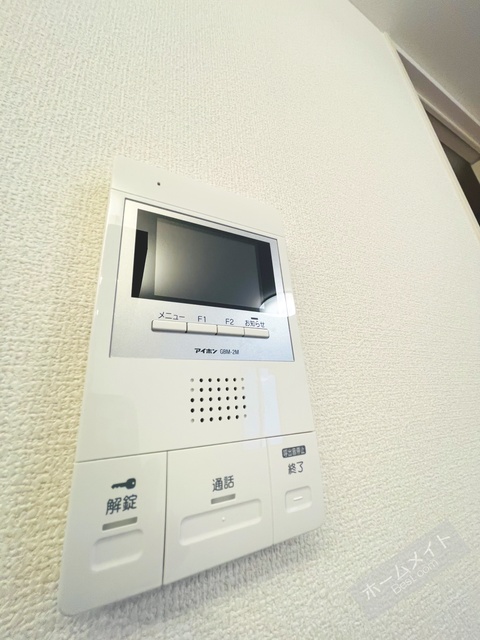 セキュリティ　モニターホンで来訪者を確認できます♪
