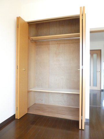 その他　クローゼットは奥行きがあり、たくさんのお洋服を収納できます♪