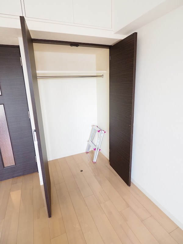 収納　収納あり。姿見もあります。