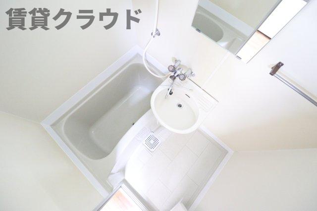 バス・シャワールーム　落ち着いた空間のお風呂です