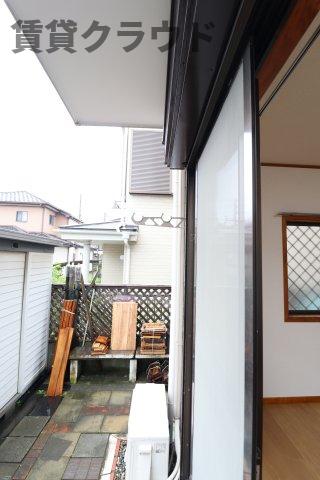 バルコニー　暖かな日差しのふりそそぐバルコニー