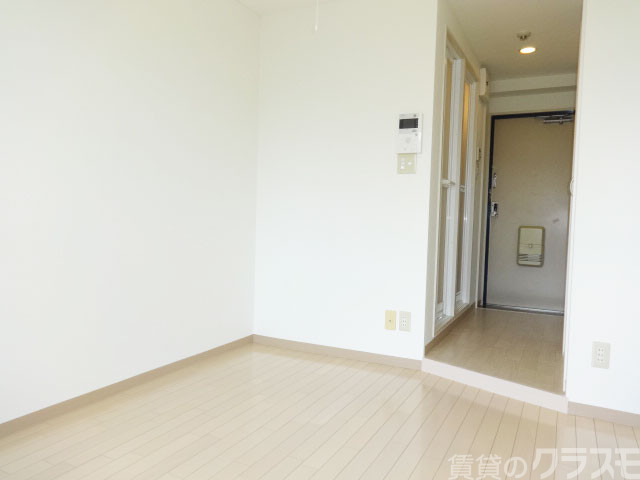 居室・リビング　お部屋は１５．１平米ございます！お荷物の少なめの方にどうぞ♪