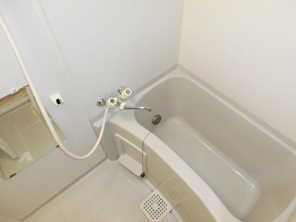 バス・シャワールーム　追い焚き付き浴槽♪