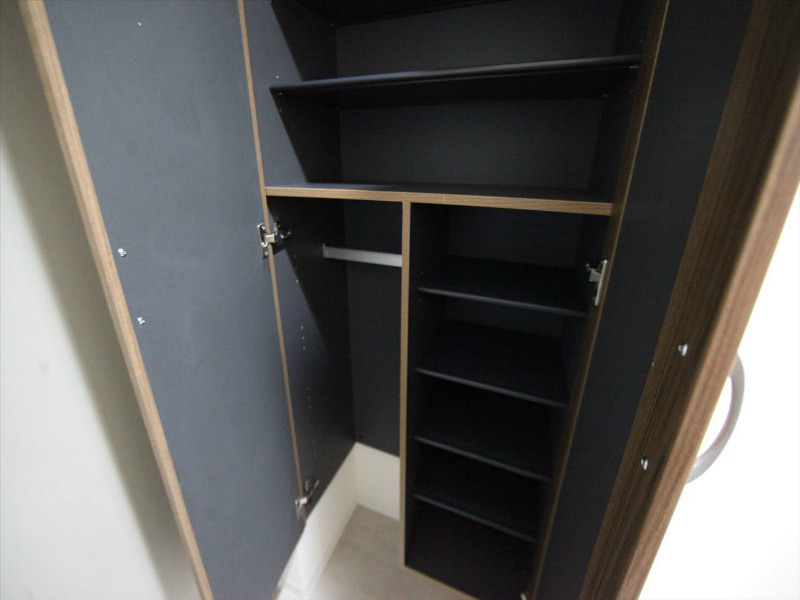 玄関　玄関　シューズボックス付（収納充実してます）