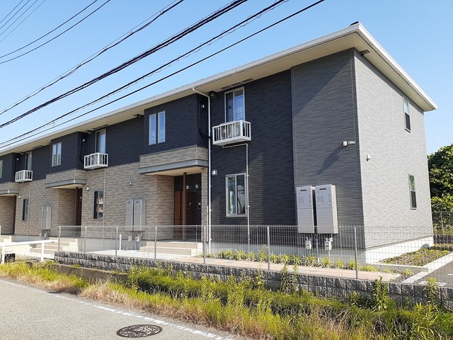 建物外観　スーパーや病院に近く住み良い環境です＊