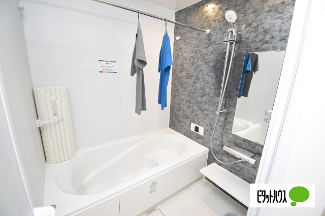 バス・シャワールーム　浴室換気乾燥機付き一坪タイプの浴槽です。